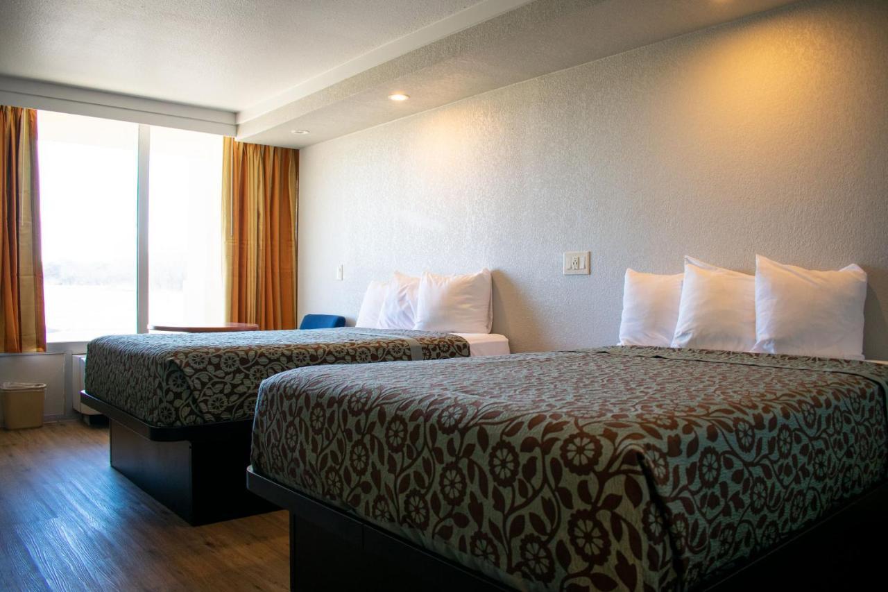 Days Inn By Wyndham Hillsboro Tx Екстериор снимка