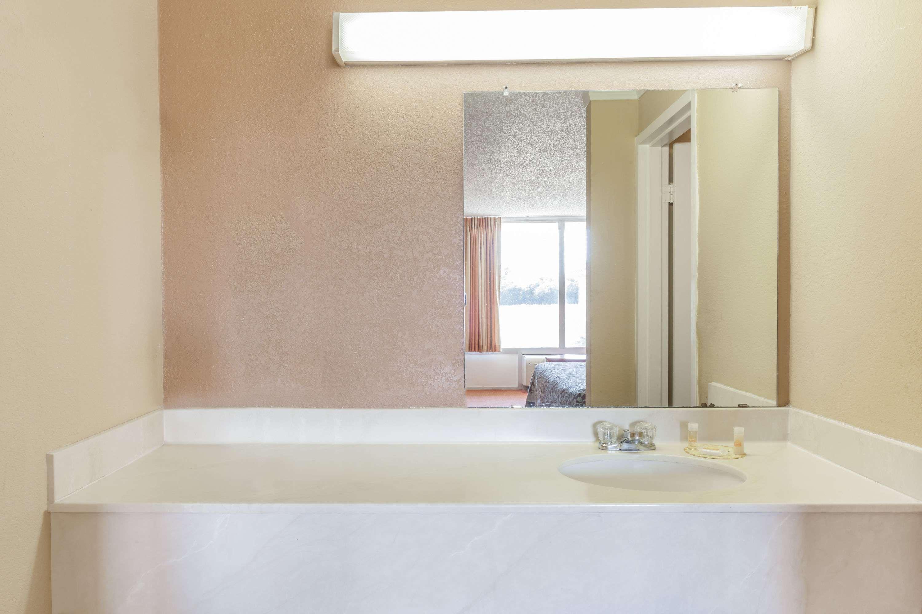 Days Inn By Wyndham Hillsboro Tx Екстериор снимка