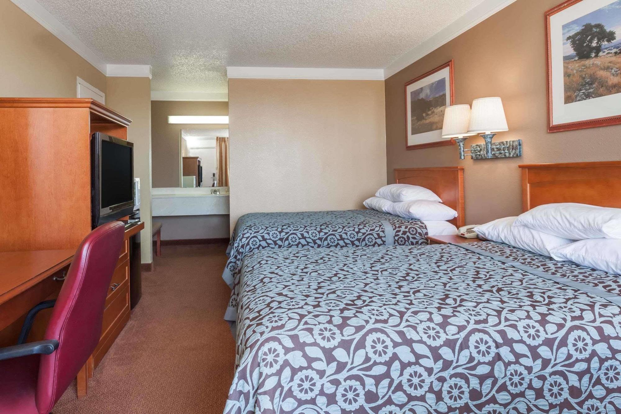 Days Inn By Wyndham Hillsboro Tx Екстериор снимка