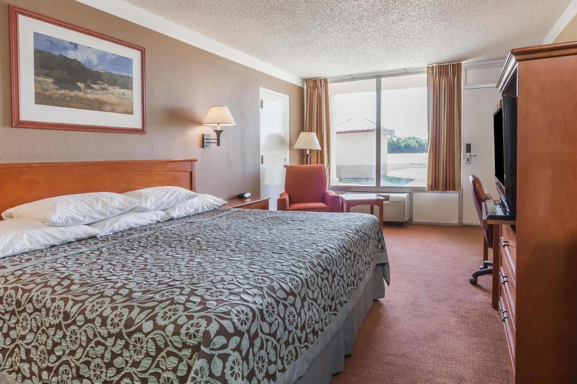 Days Inn By Wyndham Hillsboro Tx Екстериор снимка