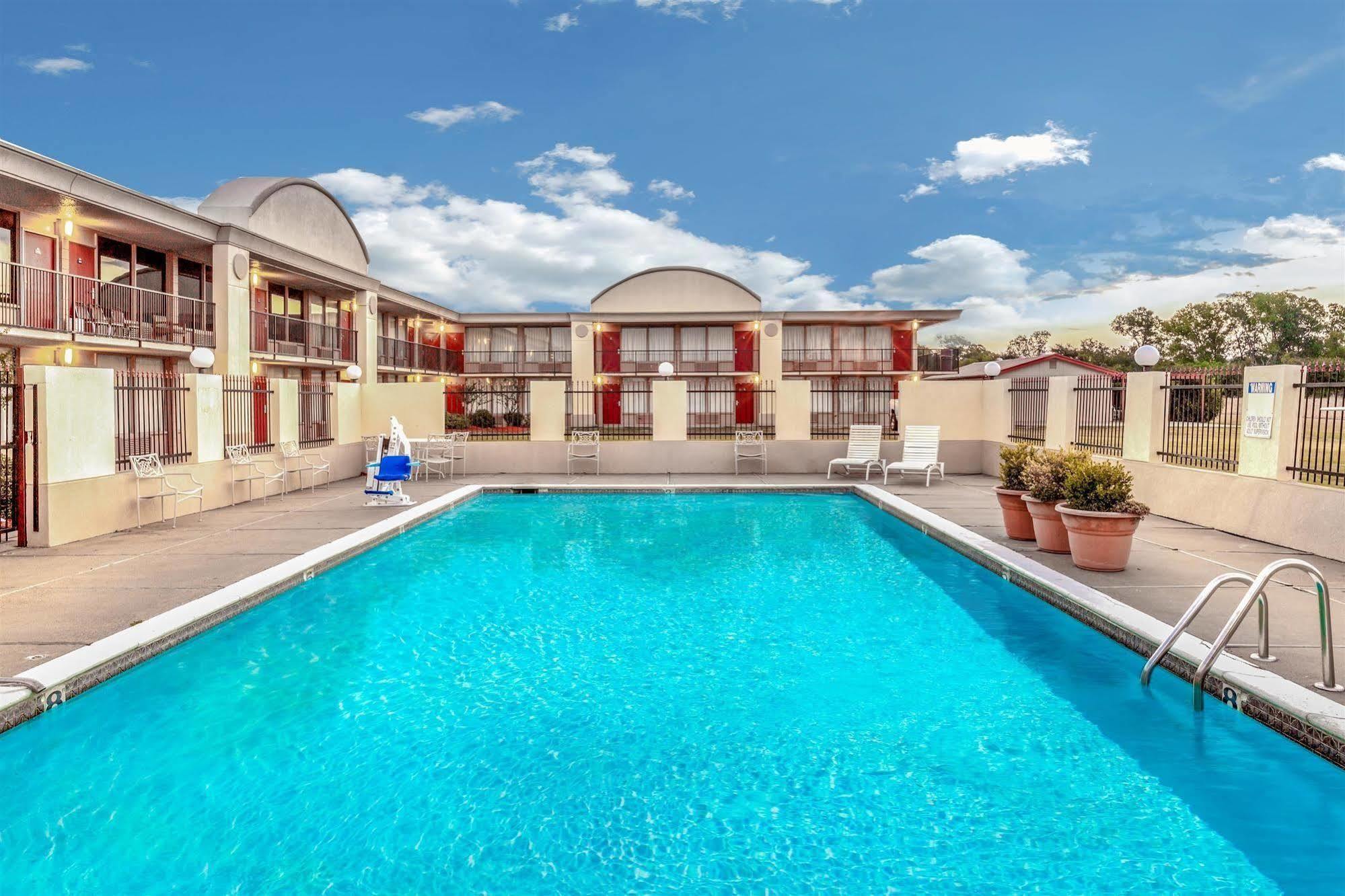 Days Inn By Wyndham Hillsboro Tx Екстериор снимка